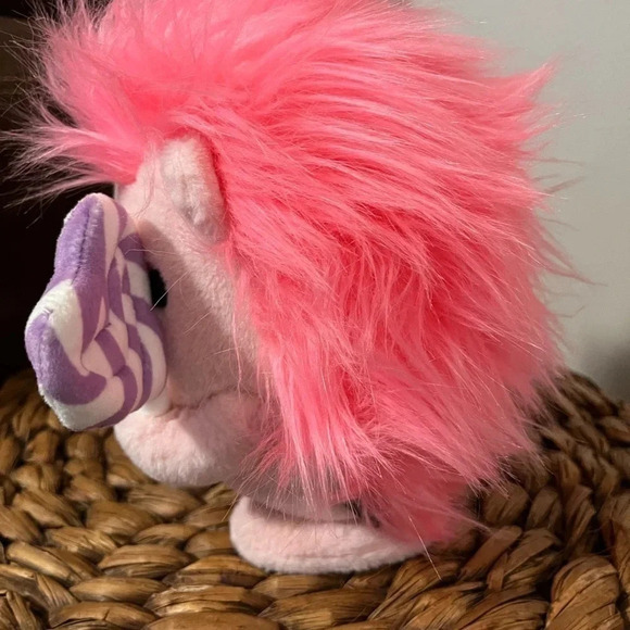 Hallmark Pink Singing Hedgehog Musical Plush Lollipop Valentine 9" Sweet Treat - Picture 6 of 8